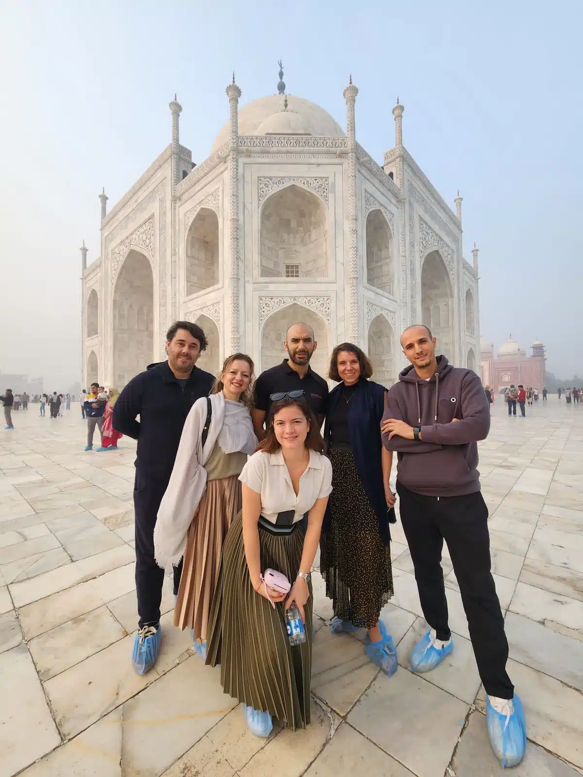 altios-colleagues-con-taj-mahal-background-india