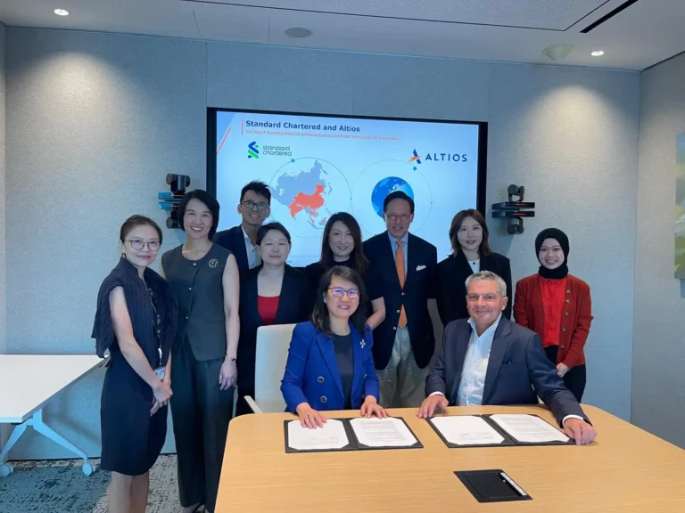 Signning Ceremony Group Picture Standard Chartered